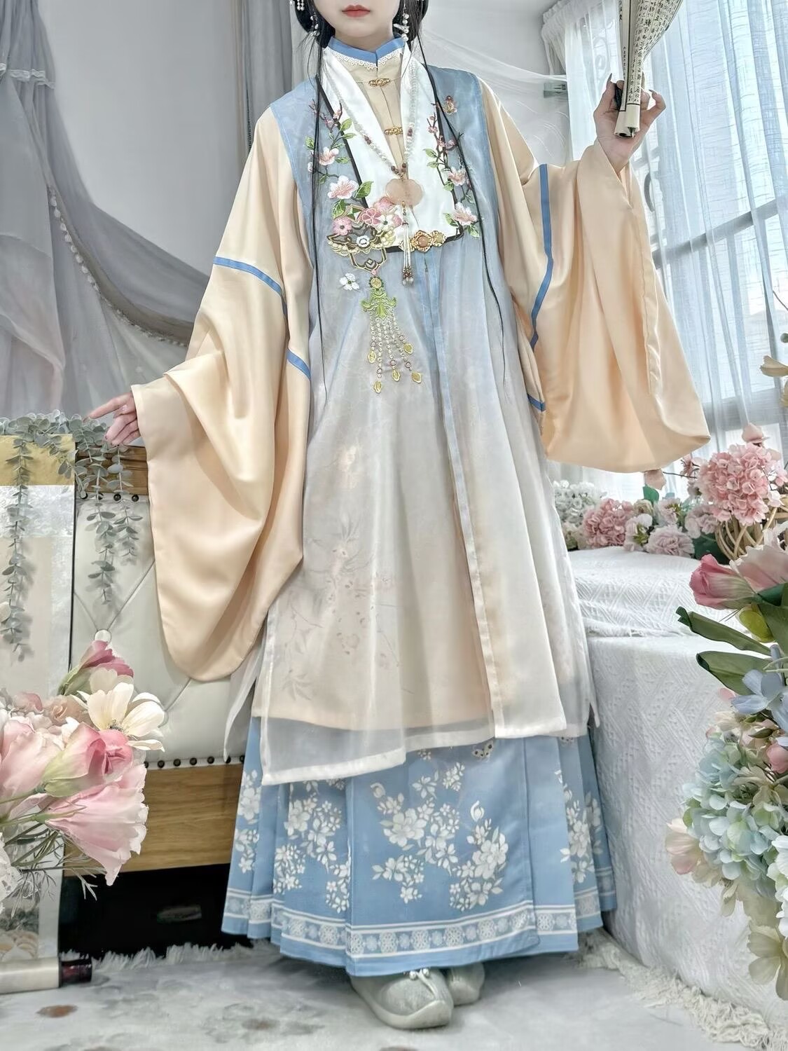Embroidery Horse - Women Ming Hanfu Embroidery Long Bijia