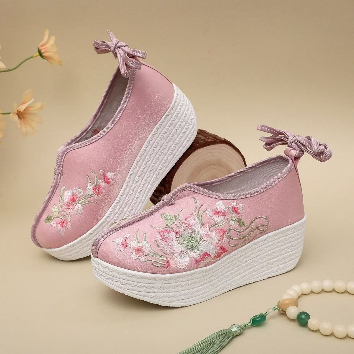 Woman Ethnic Style Wedges Embr - Embroidery Horse recension och pris