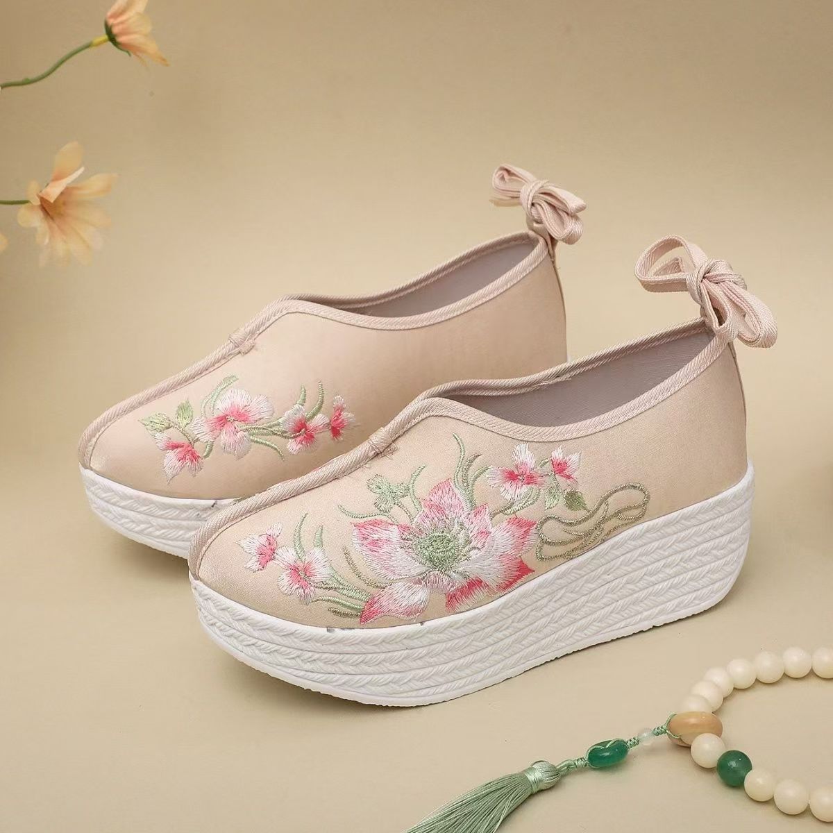 Woman Ethnic Style Wedges Embr - Embroidery Horse recension och pris