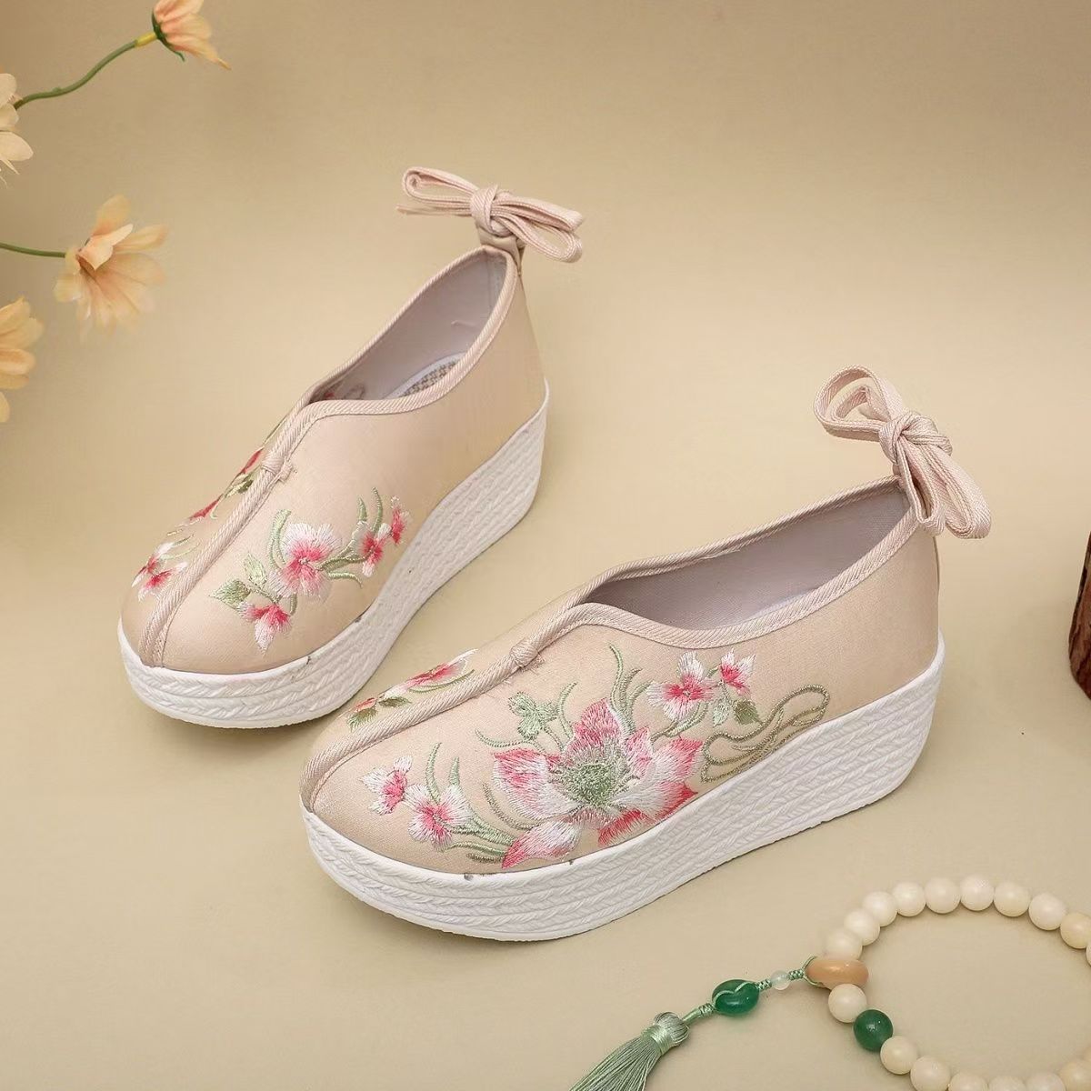 Woman Ethnic Style Wedges Embr - Embroidery Horse recension och pris