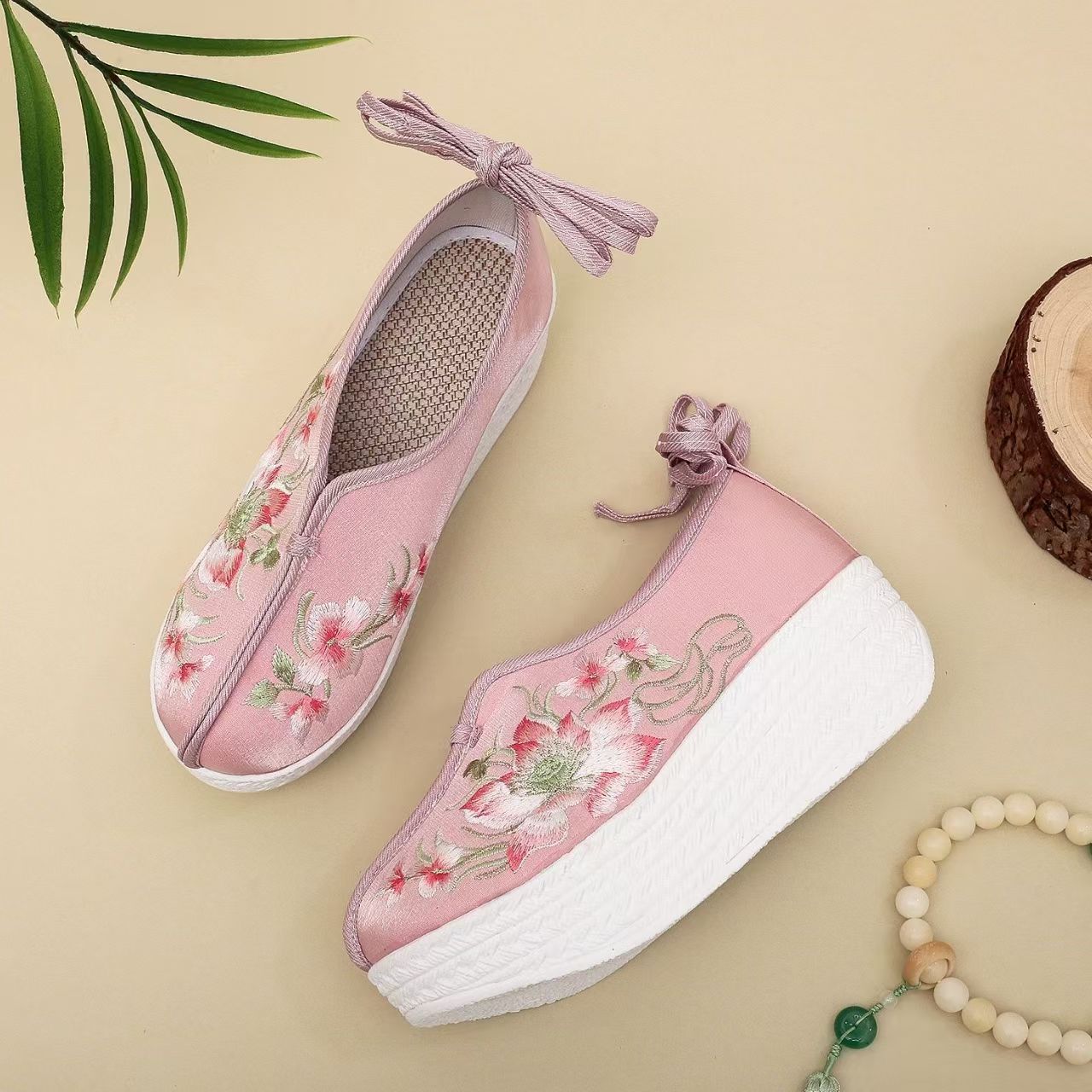 Woman Ethnic Style Wedges Embr - Embroidery Horse recension och pris