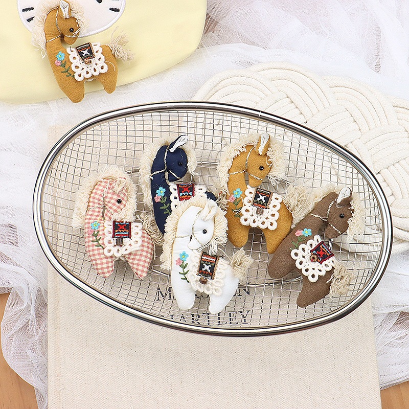 Cute Plaid Pony Brooch Handmad - Embroidery Horse recension och pris