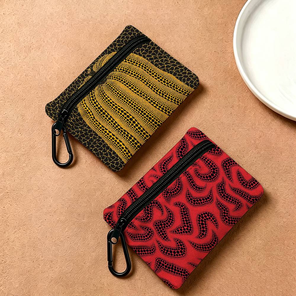Yayoi Kusama Art Lightweight O - Embroidery Wallet recension och pris