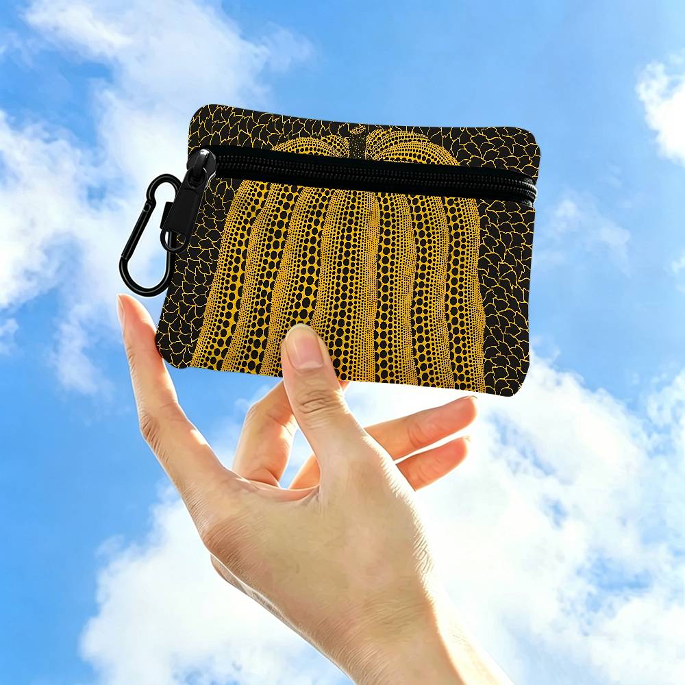 Yayoi Kusama Art Lightweight O - Embroidery Wallet recension och pris